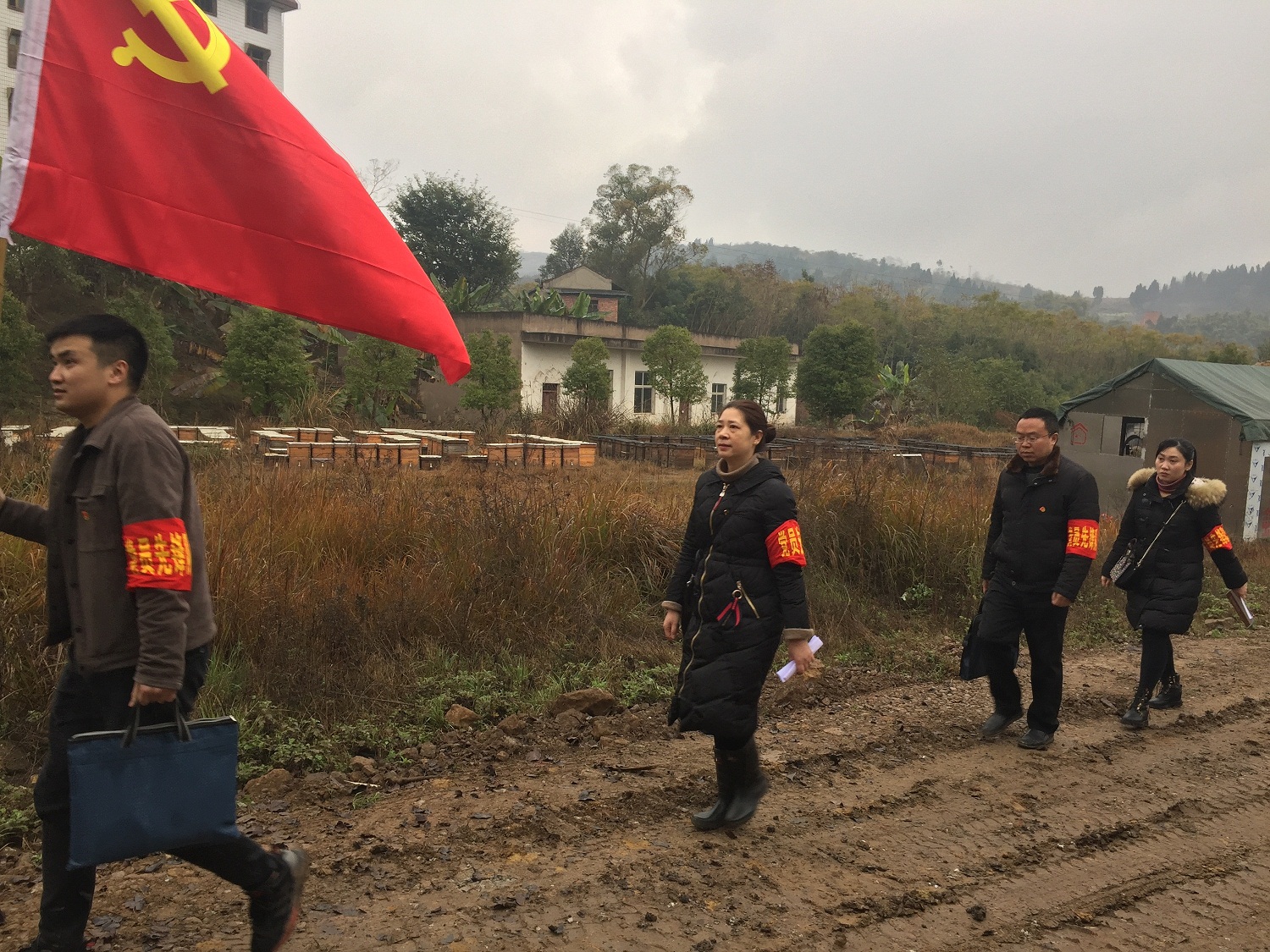抗震救灾入户3.jpg