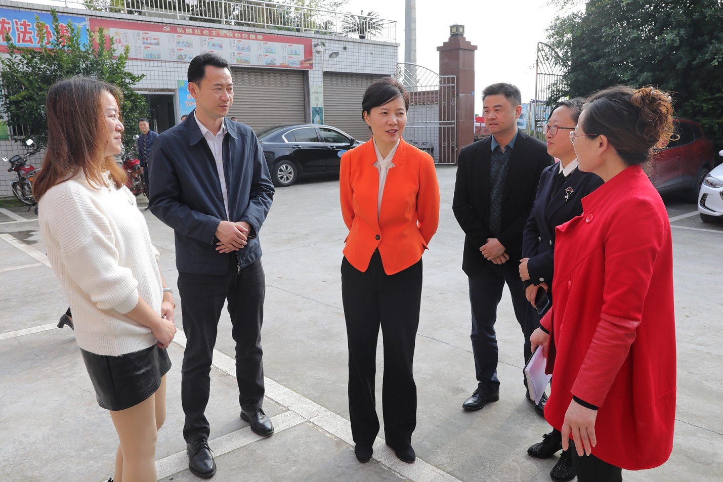 微信4 刘部长调研（建设镇白庙子社区）.jpg